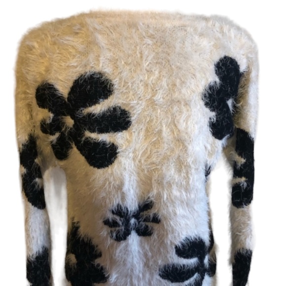 Woman’s Anthropologie sweater size medium - Picture 3 of 6